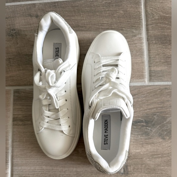 Steve Madden Charlie Rhinestone Sneakers - Size 7 NWOT - Picture 3 of 5